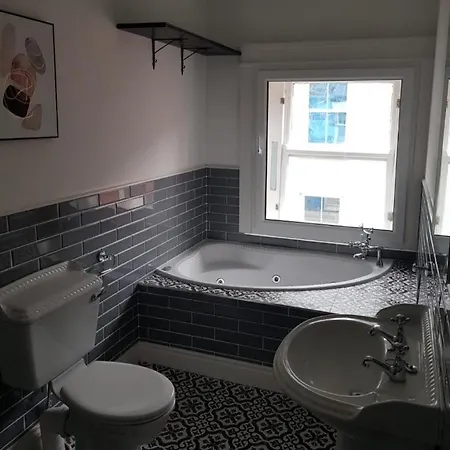 Shop Street شقة *